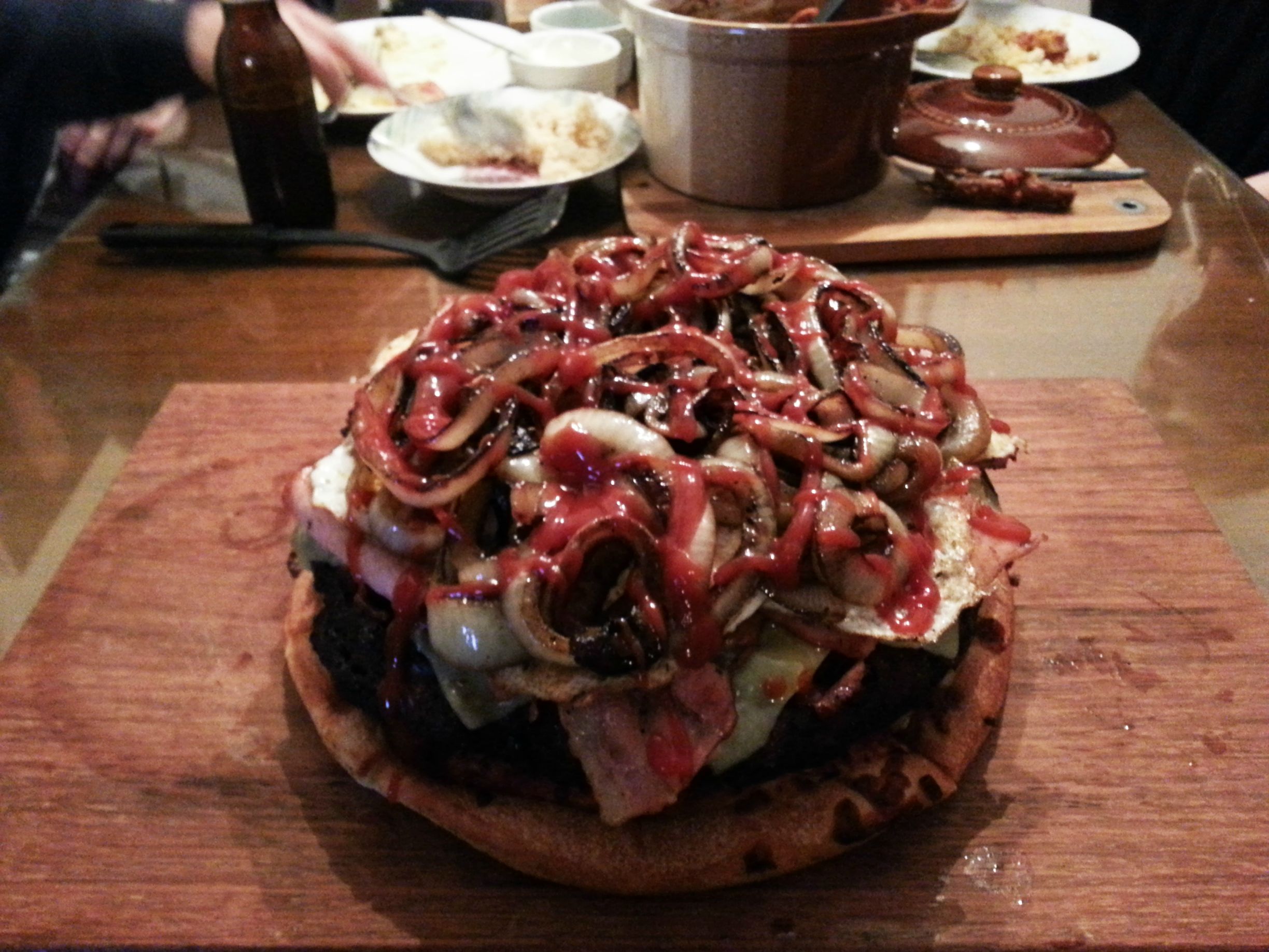 пицца-гамбургер, три американца приготовили, гамбургер из пицц