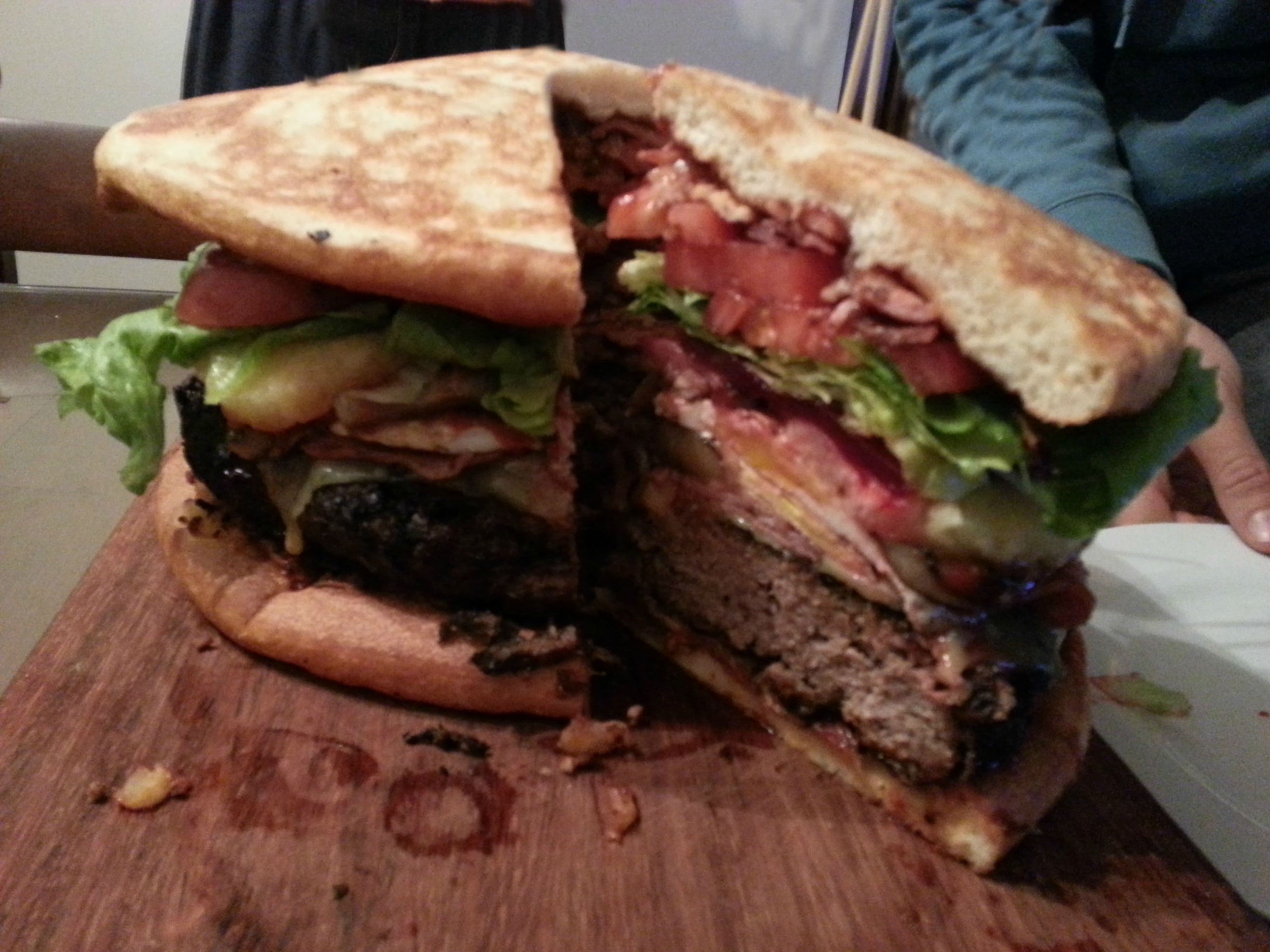 пицца-гамбургер, три американца приготовили, гамбургер из пицц