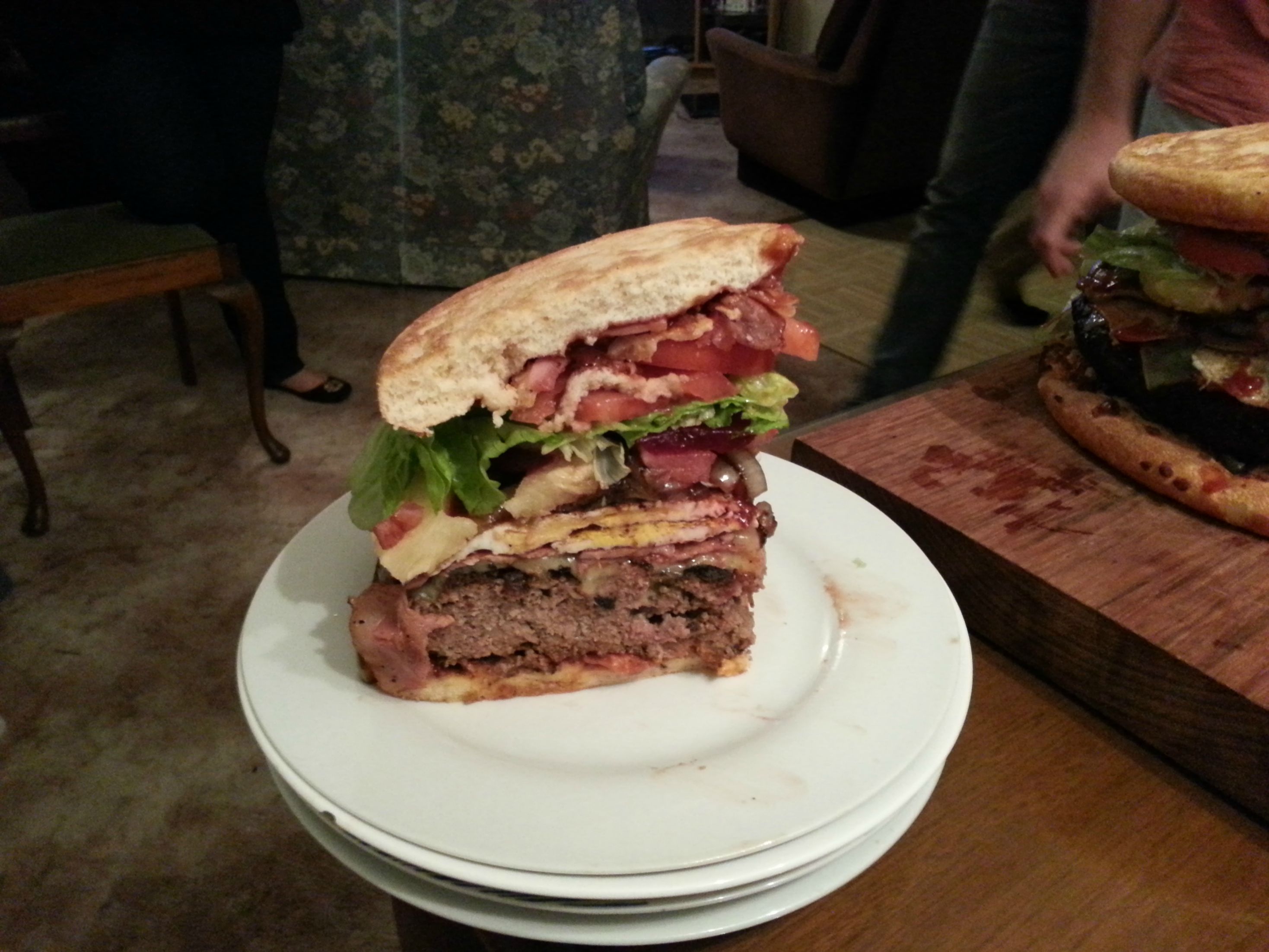 пицца-гамбургер, три американца приготовили, гамбургер из пицц