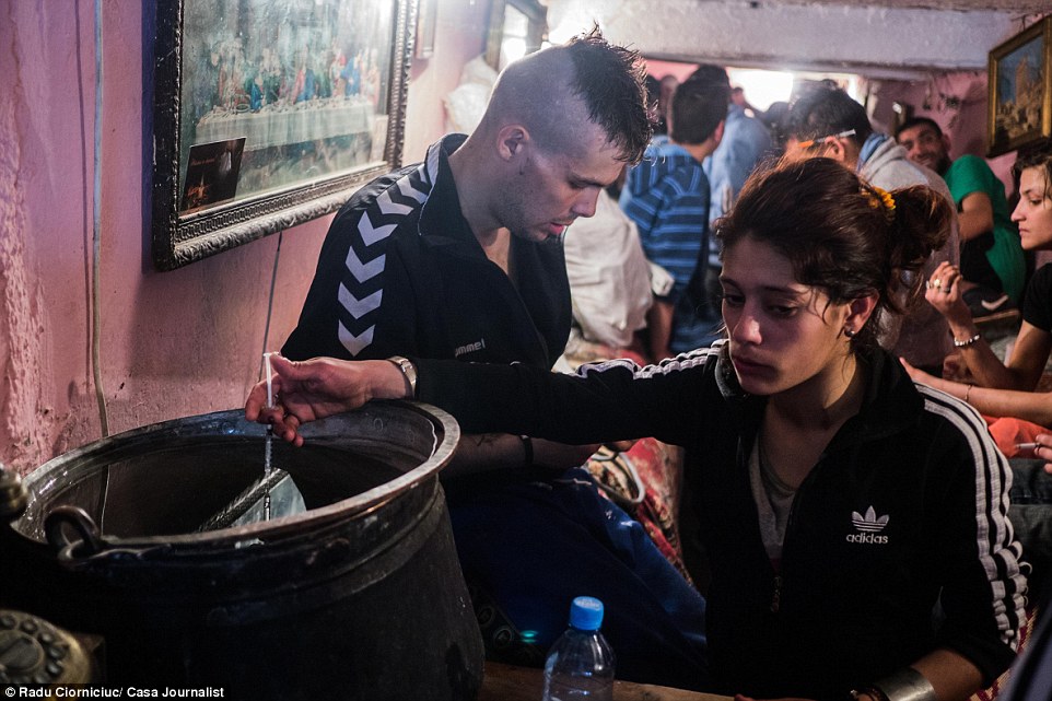 накроманы канализация Бухарест, бездомные общество канализация Бухарест, под улицами Бухареста, Румыния