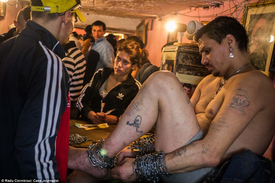 накроманы канализация Бухарест, бездомные общество канализация Бухарест, под улицами Бухареста, Румыния