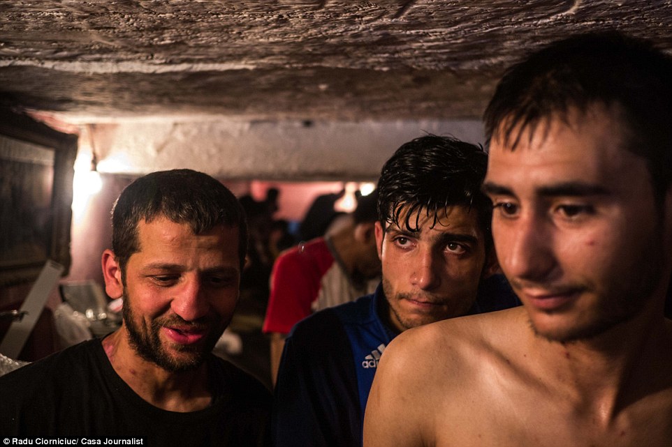 накроманы канализация Бухарест, бездомные общество канализация Бухарест, под улицами Бухареста, Румыния