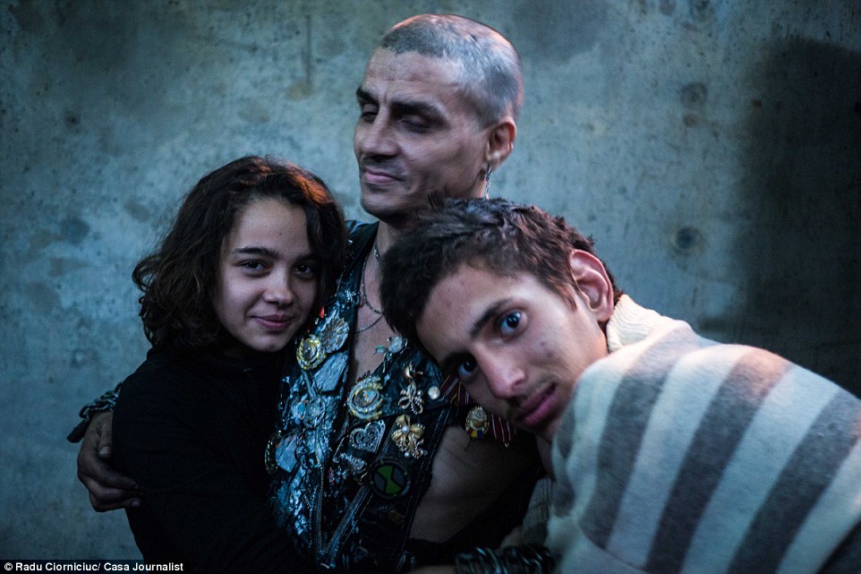 накроманы канализация Бухарест, бездомные общество канализация Бухарест, под улицами Бухареста, Румыния