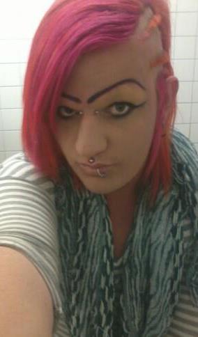 девшуки, ужасные брови, девушки смешные брови, странные брови, не знают как выглядят брови