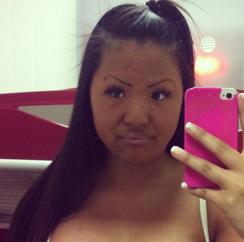 девшуки, ужасные брови, девушки смешные брови, странные брови, не знают как выглядят брови