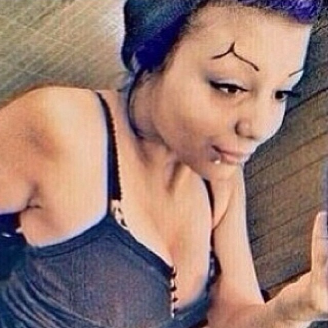 девшуки, ужасные брови, девушки смешные брови, странные брови, не знают как выглядят брови