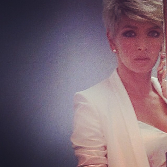 вера брежнева тсрижка, вера брежнева обрезала волосы, вера брежнева под мальчика, вера брежнева парик