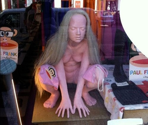 жуткие манекены, манекены из кошмарных снов, нелепые манекены, страшные манекены