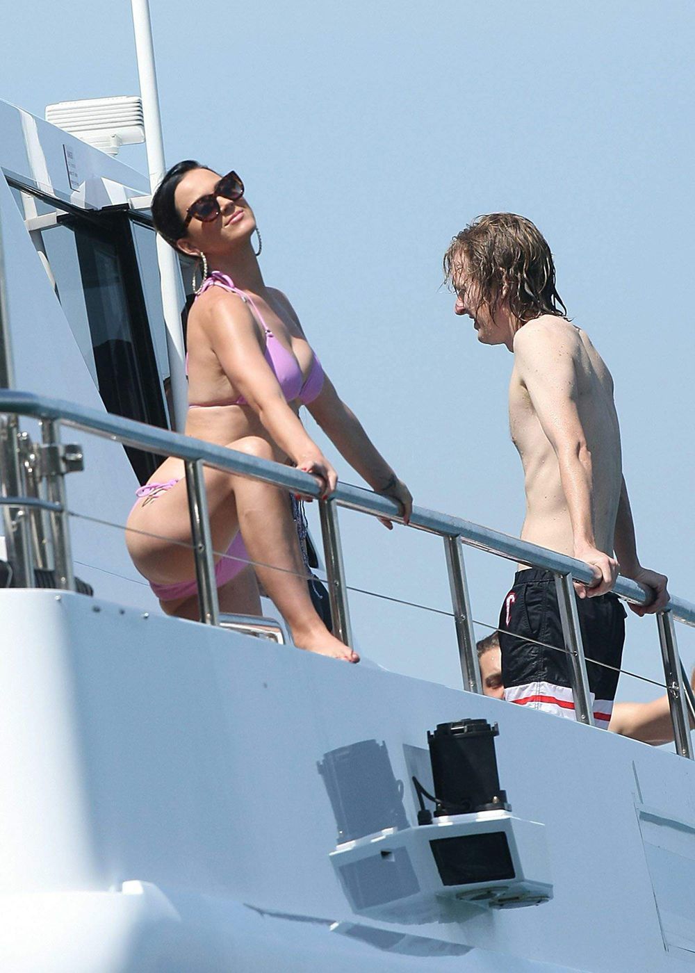 Кэти Пэрри в бикини без макияжа и фотошопа, во время отдыха на яхте Кэти Перри в бикини, Кэти Перри на яхте, Кэти Перри в купальнике, Кэти Перри без макияжа и фотошопа