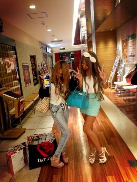 Новая модная тенденция у японской молодёжи япония, мода, тенденция,Face Down Pose