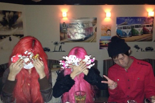 Новая модная тенденция у японской молодёжи япония, мода, тенденция,Face Down Pose