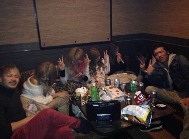 Новая модная тенденция у японской молодёжи япония, мода, тенденция,Face Down Pose