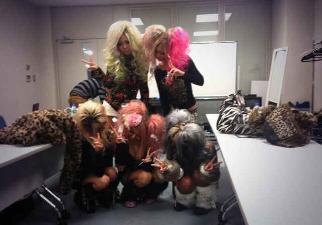 Новая модная тенденция у японской молодёжи япония, мода, тенденция,Face Down Pose