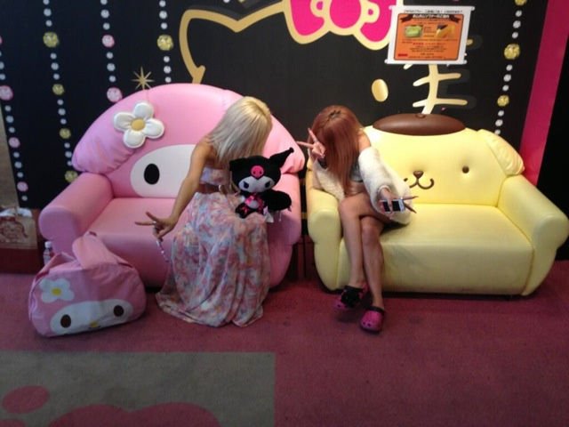 Новая модная тенденция у японской молодёжи япония, мода, тенденция,Face Down Pose