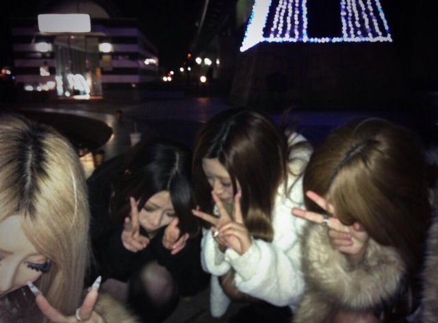 Новая модная тенденция у японской молодёжи япония, мода, тенденция,Face Down Pose