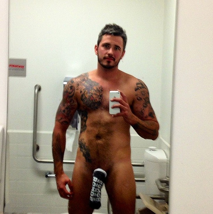 Инстаграм носок на пенисе, мужчины с носком на пенисе против рака, рак яичек 