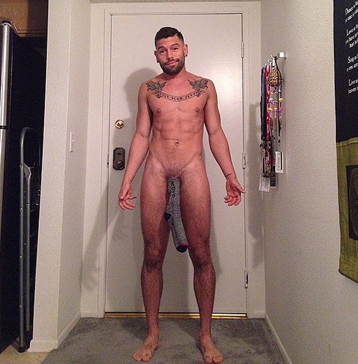 Инстаграм носок на пенисе, мужчины с носком на пенисе против рака, рак яичек 