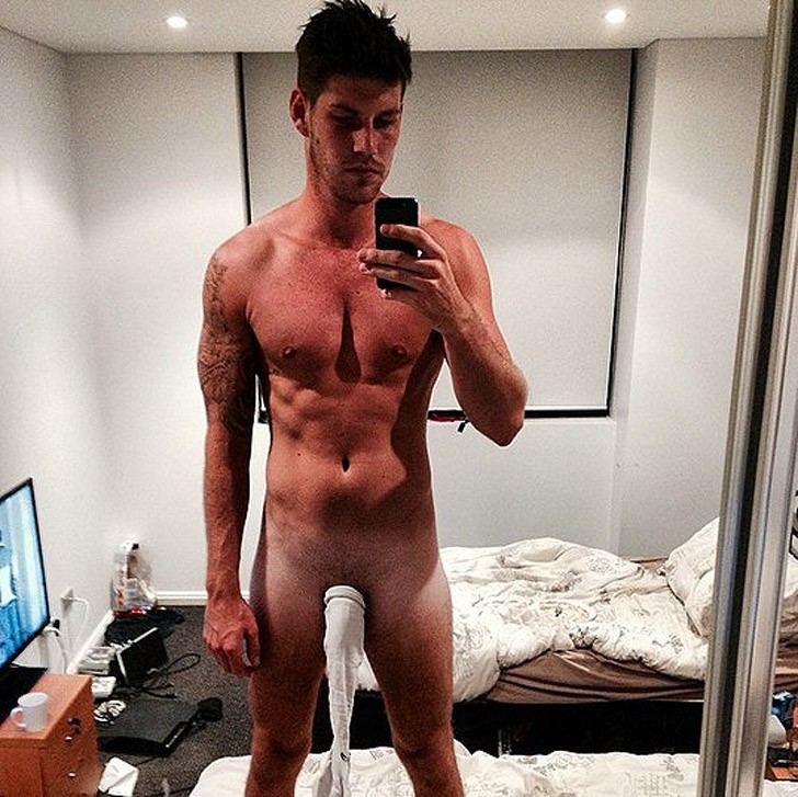 Инстаграм носок на пенисе, мужчины с носком на пенисе против рака, рак яичек 