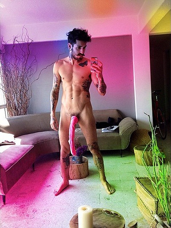 Инстаграм носок на пенисе, мужчины с носком на пенисе против рака, рак яичек 