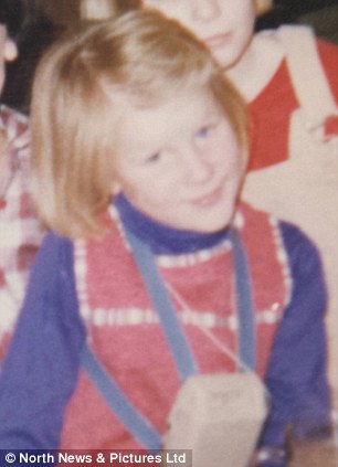 эмоции женщины снова слышит,Джоан Милн,Joanne Milne, родилась глухой, впервые смогла слышать