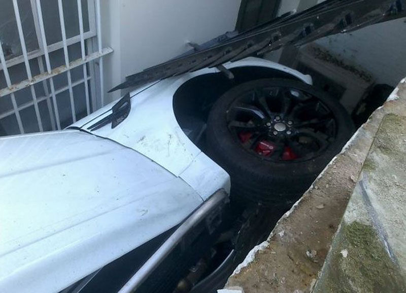 автомобиль упал в кювет, девушка плохо припарковалась, авария во время парковки