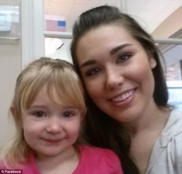 женщина откусила собаке ухо, питбуль напал на ребёнка, Chelsi Camp