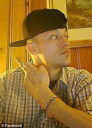 Тупейший грабитель в истории, попавшийся благодаря зависимости от Facebook грабитель оставил профиль Facebook, ограбил забыл выйти Facebook, Джеймс Вуд, James Wood, Николас Уиг, Nicholas Wig