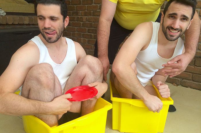 Вот, что происходит, когда взрослые воссоздают свои детские снимки II взрослые воссоздают детские снимки, взрослые повторяют свои старые снимки