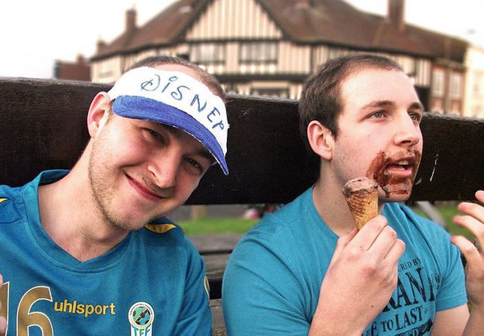 Вот, что происходит, когда взрослые воссоздают свои детские снимки II взрослые воссоздают детские снимки, взрослые повторяют свои старые снимки