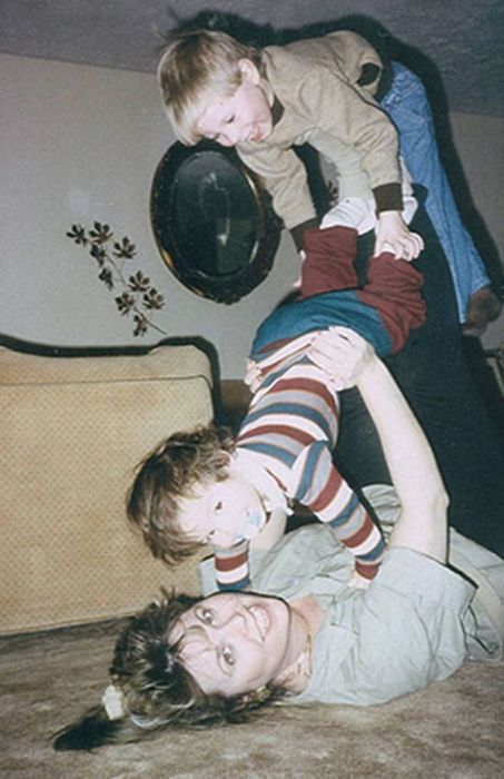 взрослые воссоздают детские снимки, взрослые повторяют свои старые снимки