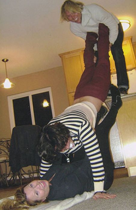 Вот, что происходит, когда взрослые воссоздают свои детские снимки II взрослые воссоздают детские снимки, взрослые повторяют свои старые снимки