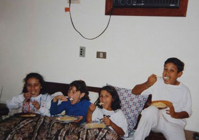 Вот, что происходит, когда взрослые воссоздают свои детские снимки II взрослые воссоздают детские снимки, взрослые повторяют свои старые снимки