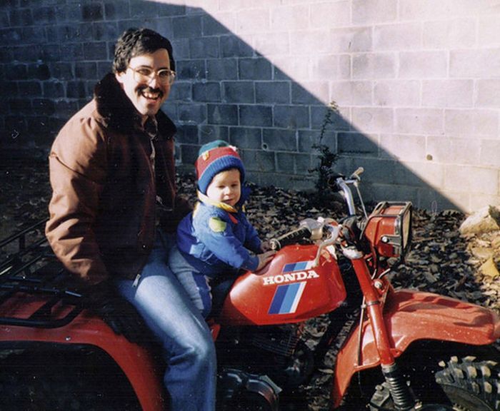 Вот, что происходит, когда взрослые воссоздают свои детские снимки II взрослые воссоздают детские снимки, взрослые повторяют свои старые снимки