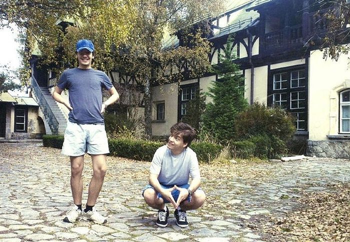 Вот, что происходит, когда взрослые воссоздают свои детские снимки II взрослые воссоздают детские снимки, взрослые повторяют свои старые снимки