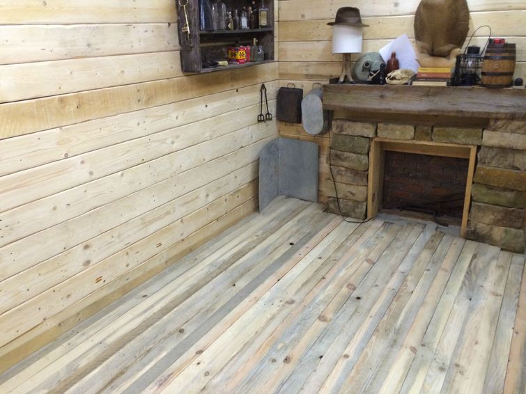 превратил гараж в охотничий домик, гараж в домик охотника, из гаража в уютный домик