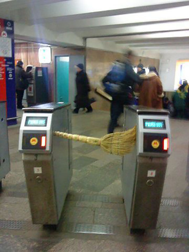 это россия детка, умом россию не понять, тем временем в России 