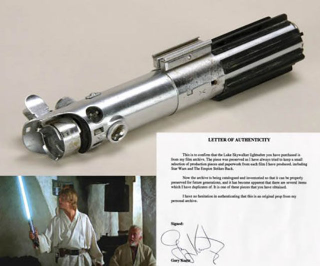 За сколько были проданы знаковые вещи из знаменитых голливудских блокбастеров За сколько проданы вещи из фильмов, сколько стоят вещи из фильмов, вещи фильмы цена