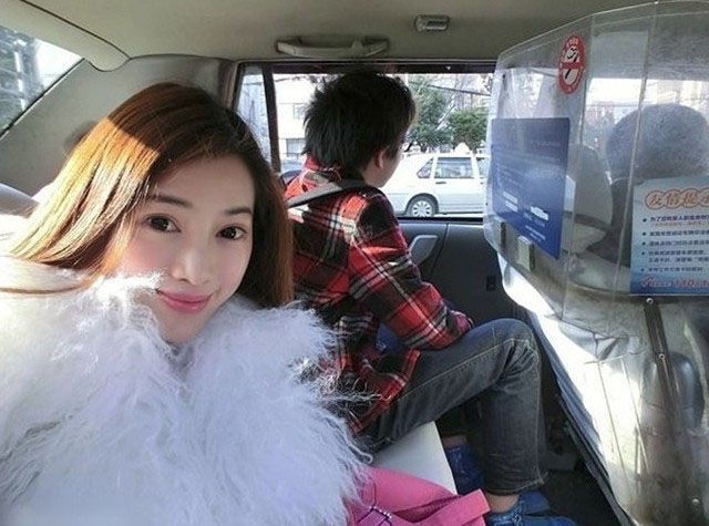 сколько лет этой девушке, азиаты выглядят молодо,