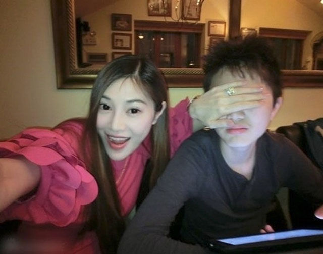 сколько лет этой девушке, азиаты выглядят молодо,