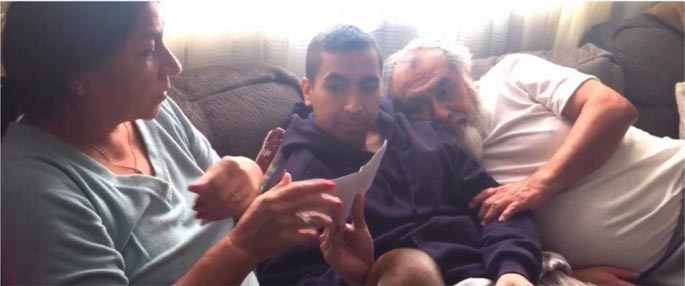 сын выплатил родителям ипотеку на рождество, сын подарил на Рождество выплату ипотеки, сын выкупил дом родителей на Рождество