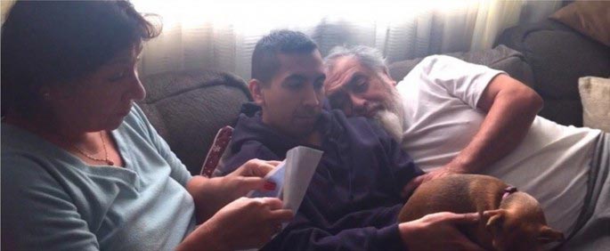 сын выплатил родителям ипотеку на рождество, сын подарил на Рождество выплату ипотеки, сын выкупил дом родителей на Рождество