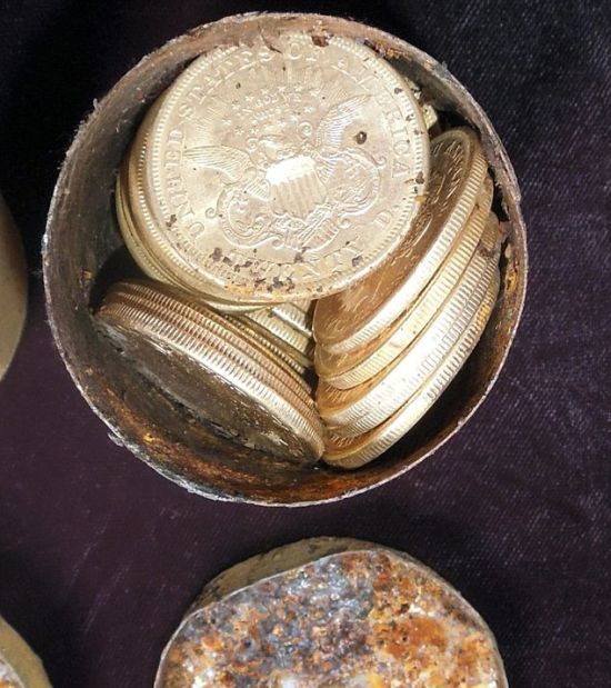 Супруги, нашли, ржавые банки, золотые монеты, 10 миллионов долларов, 10000000