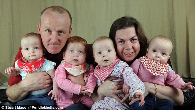 Christine and Justin Clark, сёстры-четверняшки ЭКО