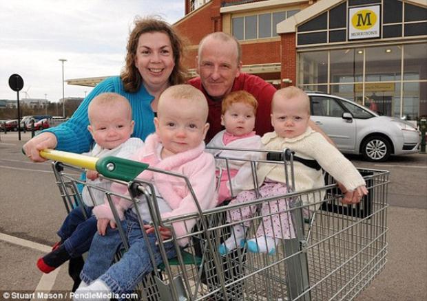 Christine and Justin Clark, сёстры-четверняшки ЭКО