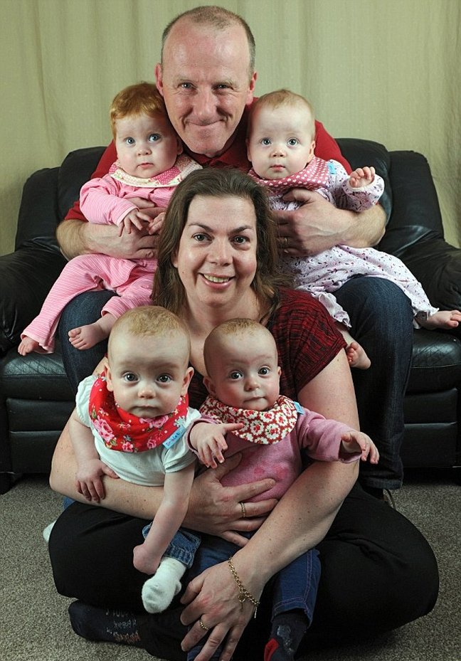 Christine and Justin Clark, сёстры-четверняшки ЭКО