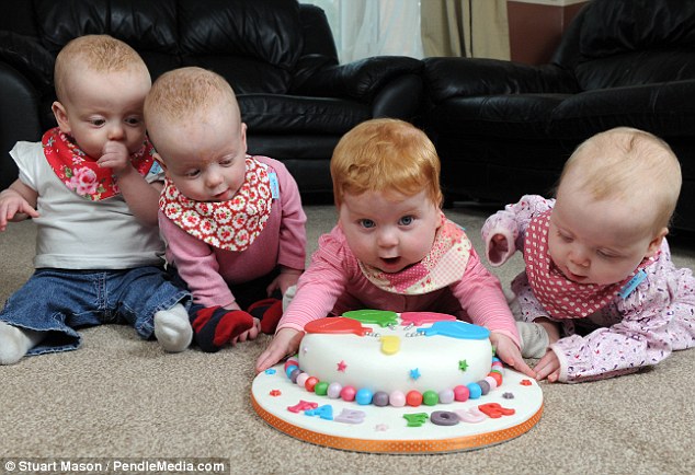 Christine and Justin Clark, сёстры-четверняшки ЭКО