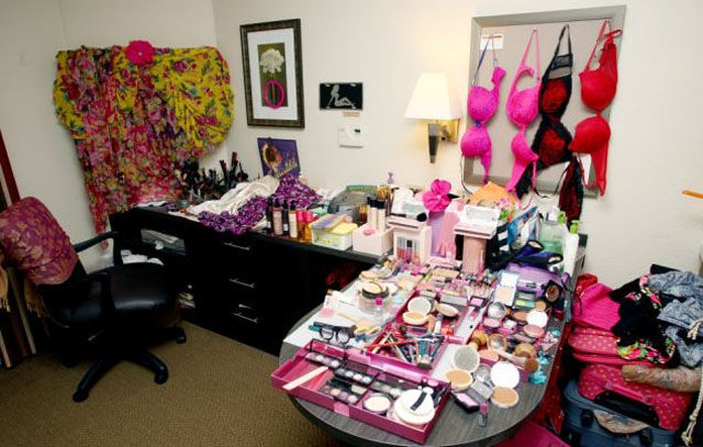 Кателла Даш, Katella Dash, транскесуал мечтает быть похожим на резиновую секс куклу, трансексуал потратил 100 тысяч долларов на операции