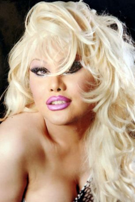 Кателла Даш, Katella Dash, транскесуал мечтает быть похожим на резиновую секс куклу, трансексуал потратил 100 тысяч долларов на операции