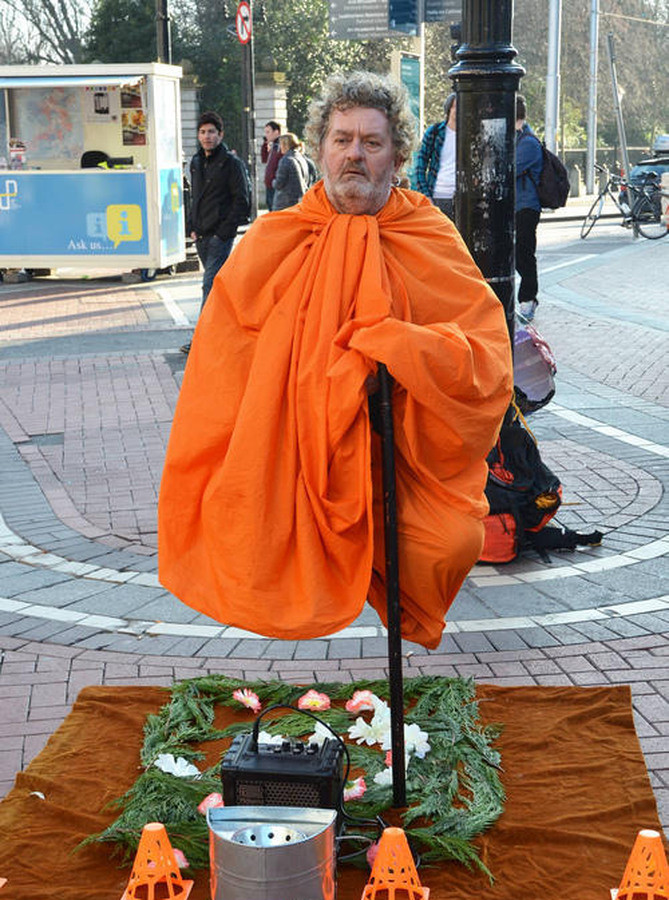 Раскрываем секрет левитации уличных йогов секрет уличный йогов, секрет левитации, разоблачение левитации