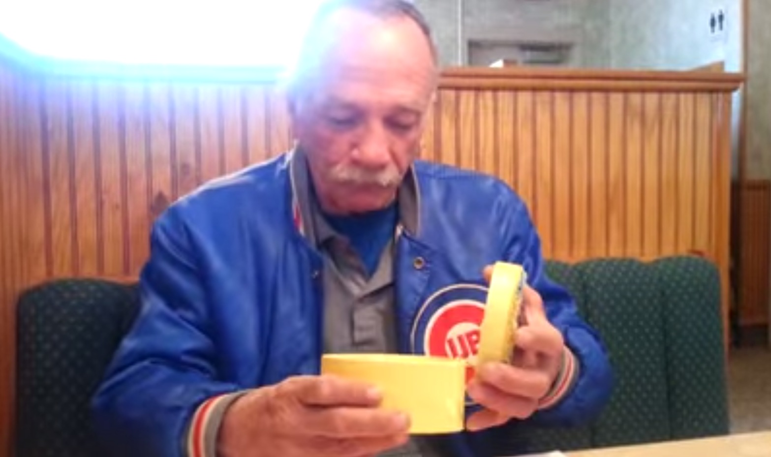 мужчина узнал что станет дедушкой, узнал что у него будет внук, папа скоро станет дедушкой